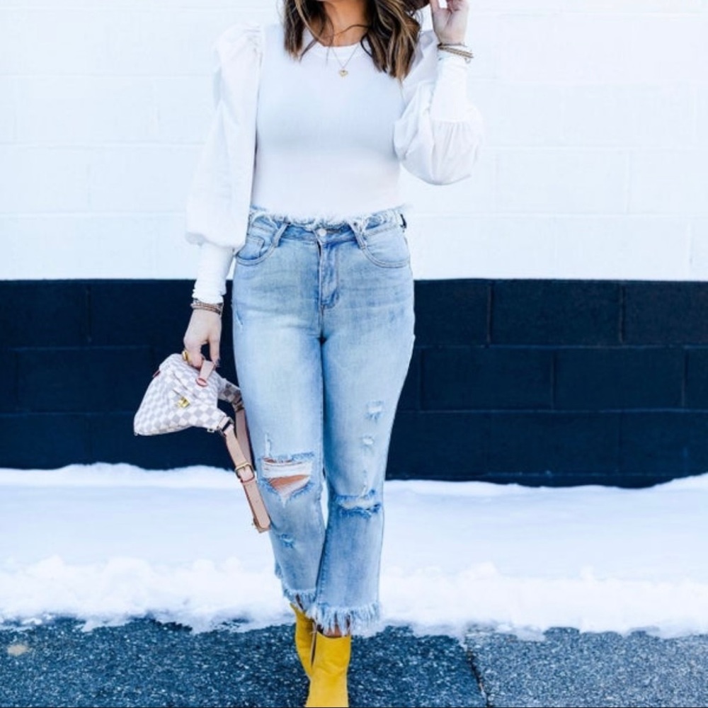 Risen- NWT High Rise, Light Wash, Distressed, Cropped Jeans - 32/15